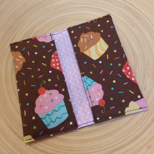 Barna muffin mintás papírzsebkendő tartó